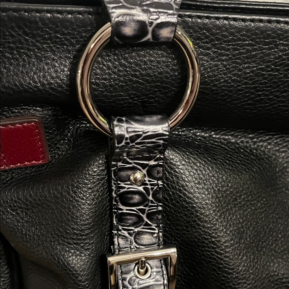 Charlie Lapson Elegant Black and Red Shoulder Bag - Picture 8 of 13